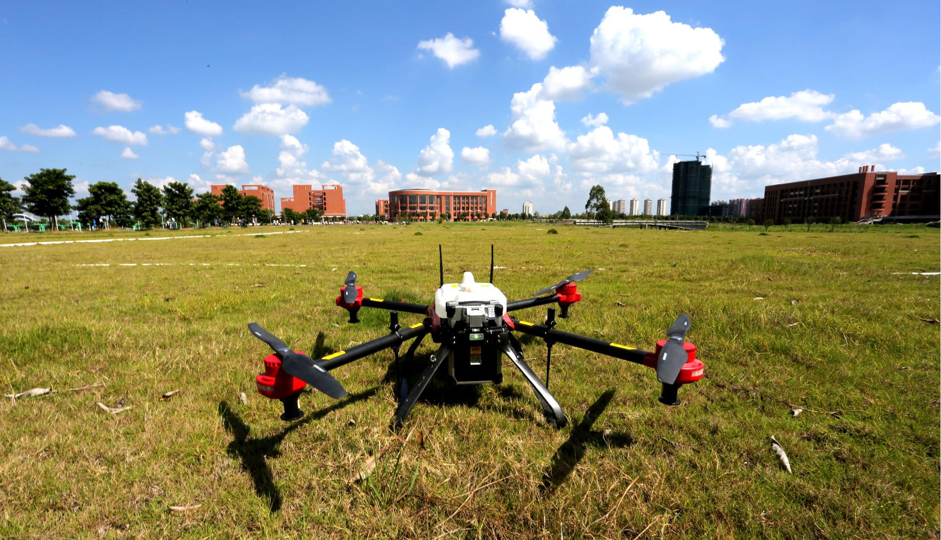 学院组队参加第三届广西高校无人机大赛