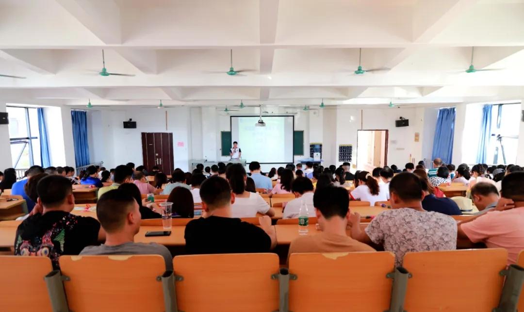 我校召开庆祝第36个教师节暨新学期工作部署会-广西蓝天航空职业学院