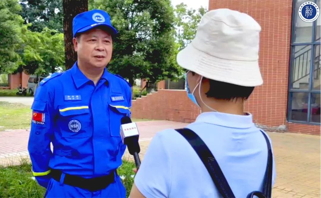 来宾电视台采访我校创始人,来宾市蓝天救援队队长洪今旭