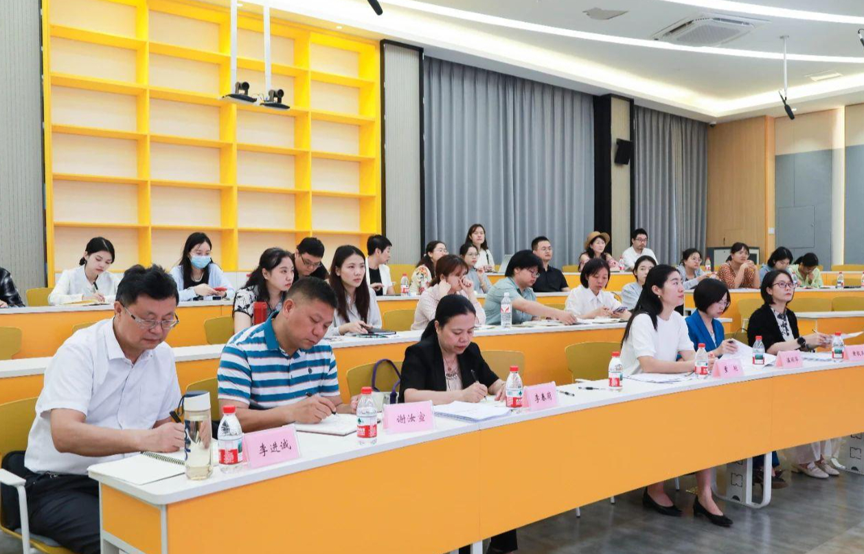 我校马克思主义学院思政教师前往南宁开展思政课集群结对共建院校教学研讨活动