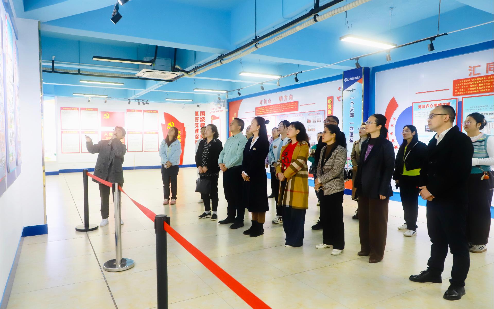 贺州市三县两区侨联考察团来我校考察交流